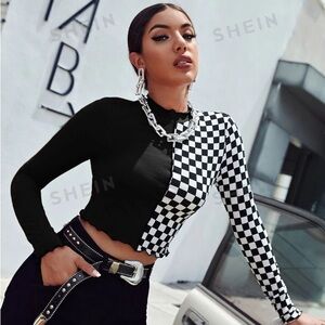 Checkered cropped long sleeve top